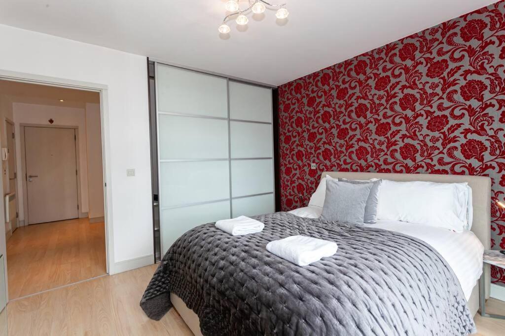 Iconic Luxury Manchester Apartment Exterior photo