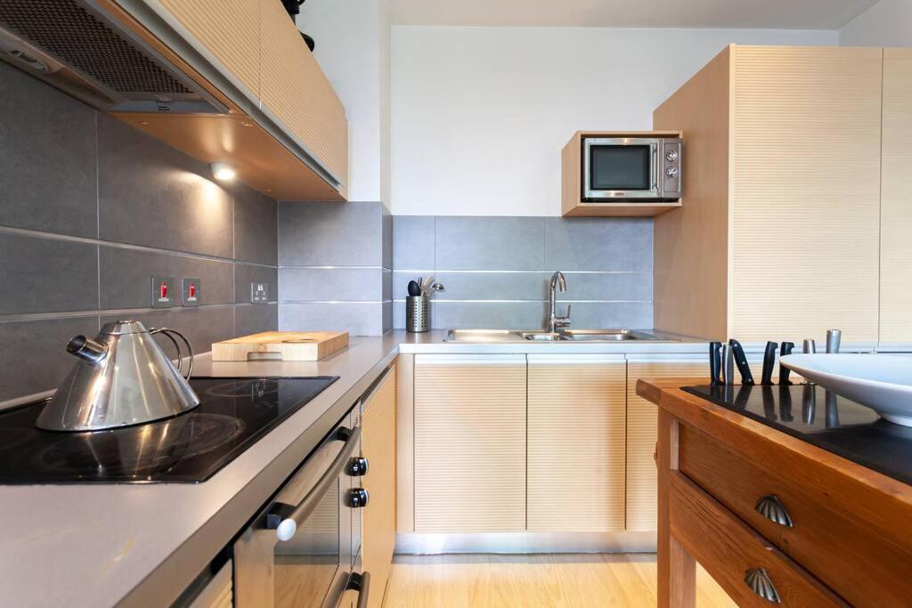 Iconic Luxury Manchester Apartment Exterior photo