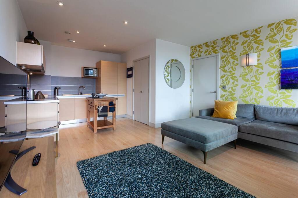 Iconic Luxury Manchester Apartment Exterior photo