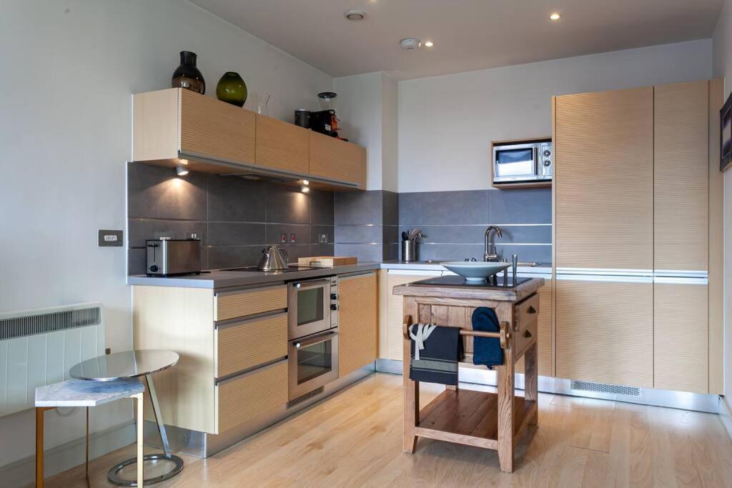 Iconic Luxury Manchester Apartment Exterior photo