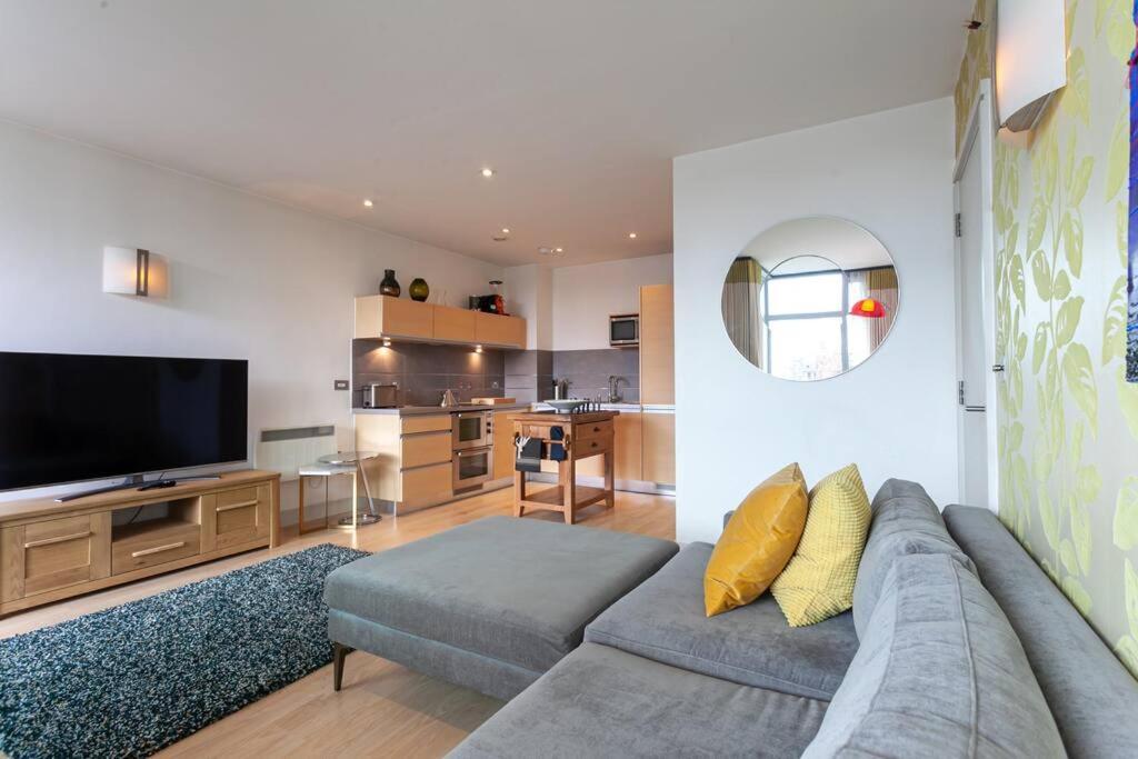 Iconic Luxury Manchester Apartment Exterior photo